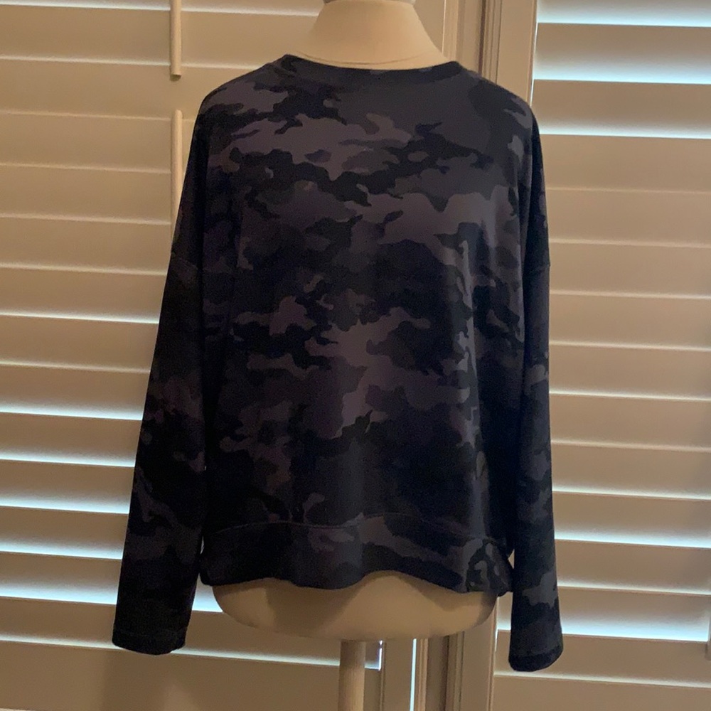 Camouflage sweatshirt, women’s XL